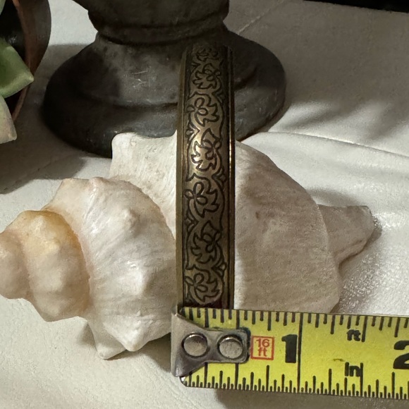 Vintage Damascene Etched Metal Bangle Style Bracelet-Brassy Tone - Picture 14 of 14